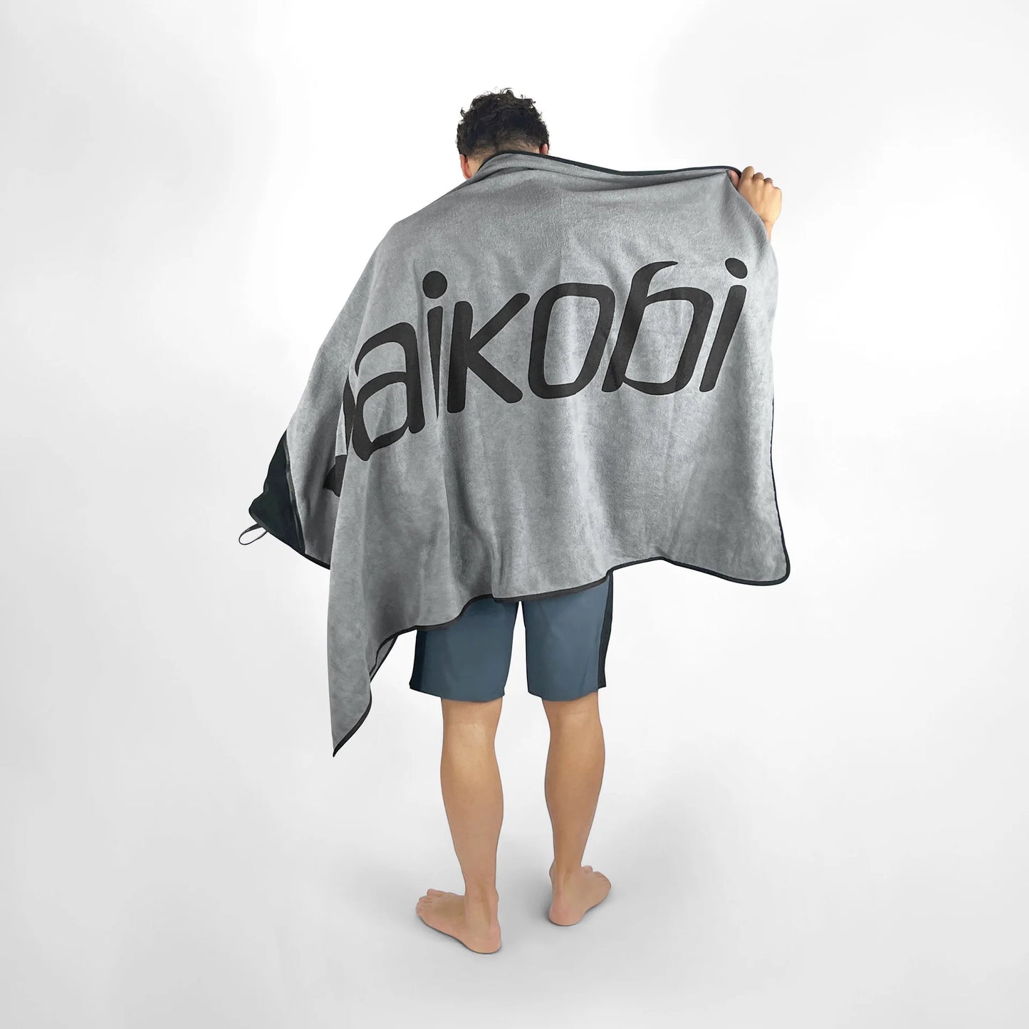 Vaikobi Beach Towel with Zip Pocket