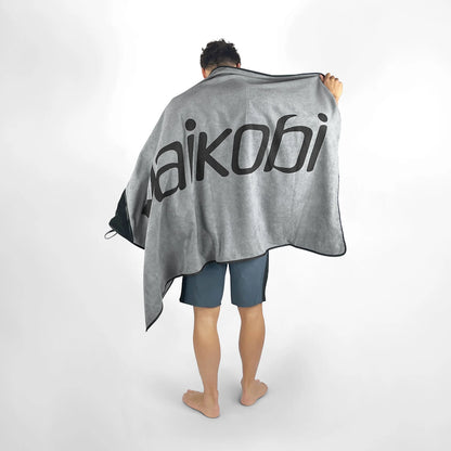 Vaikobi Beach Towel with Zip Pocket