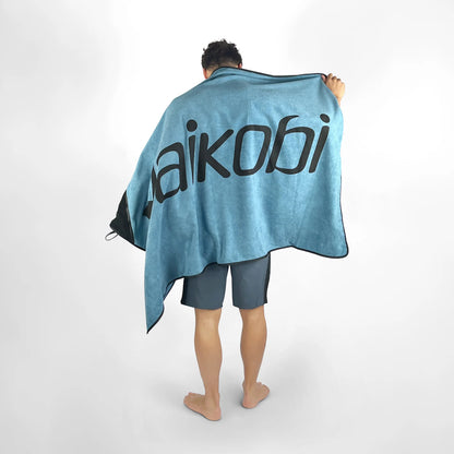 Vaikobi Beach Towel with Zip Pocket